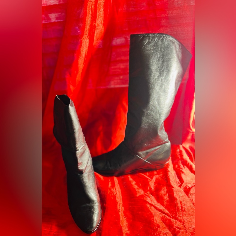 Tarantino’s miscall leather boots-size 8